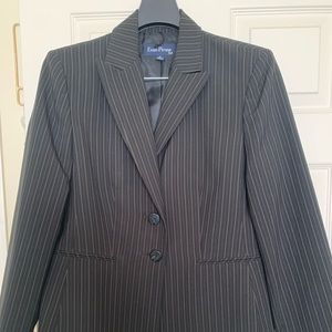 Evan Picone 2 pc women’s black pin stripe size 14 pantsuit